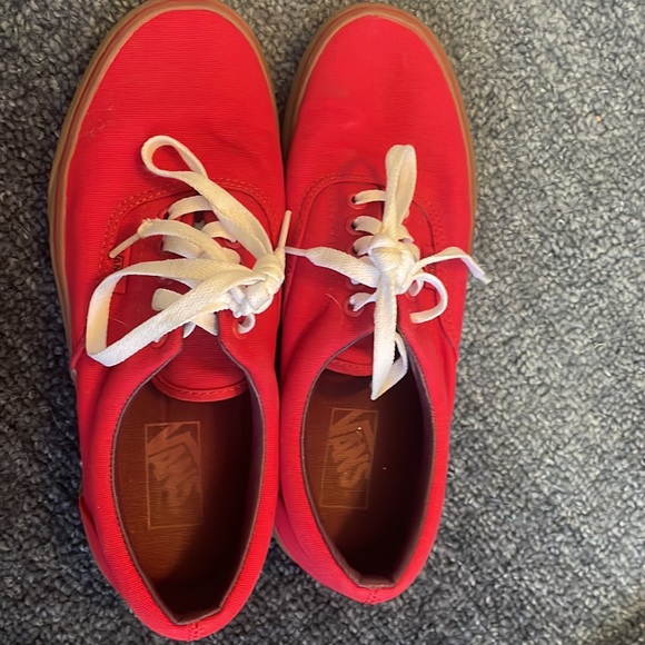 Vans size 9.0 W (7.5 Men’s) red with brown gum soles - Picture 2 of 3